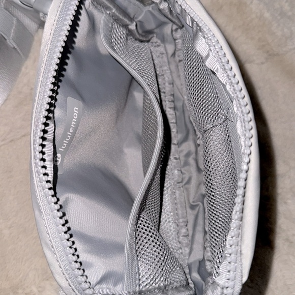 Lululemon Everywhere Belt Bag 1L - Picture 10 of 10